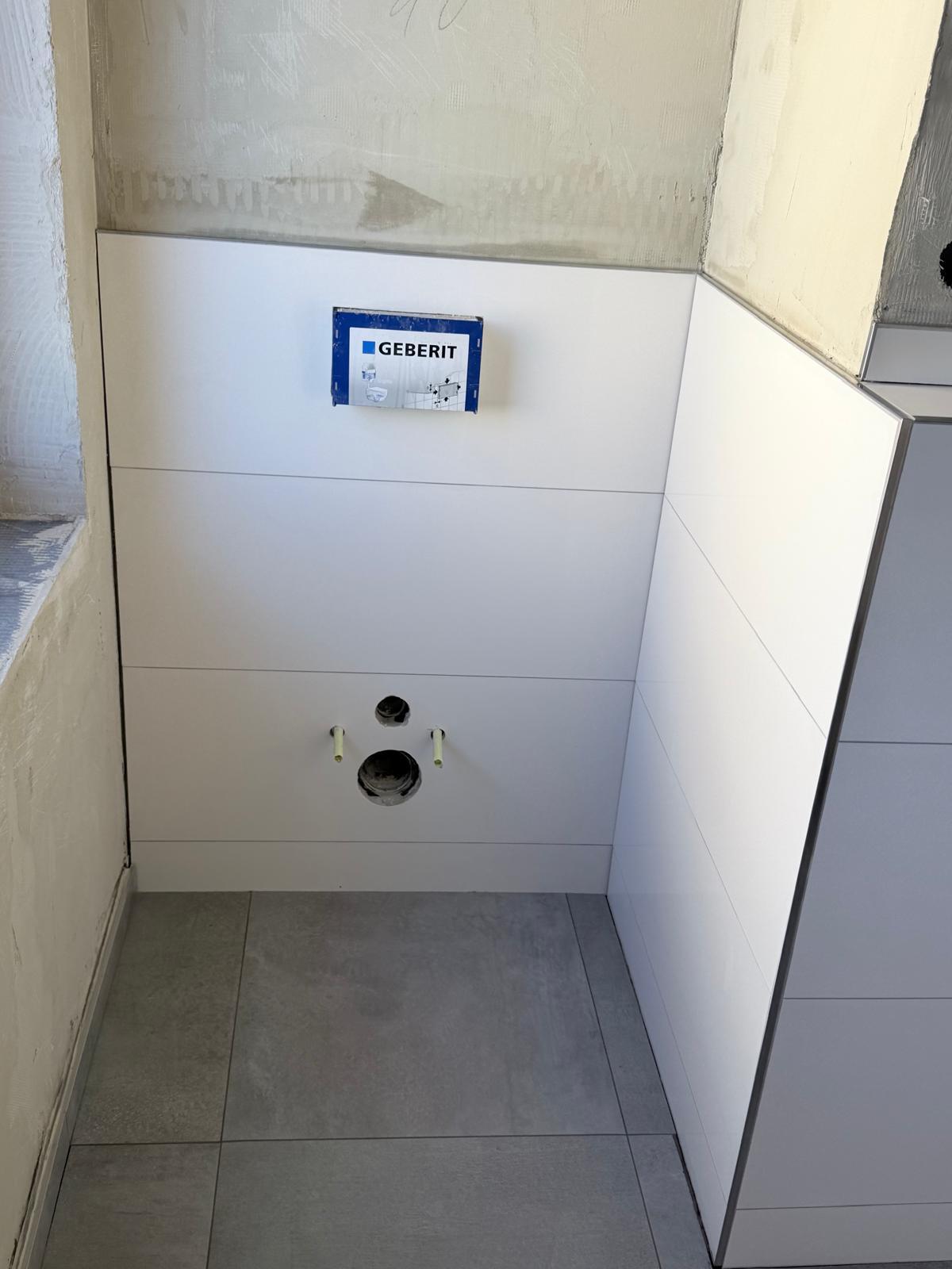 Wandfliesen und WC-Vorwand im Bad Vaihingen an der Enz